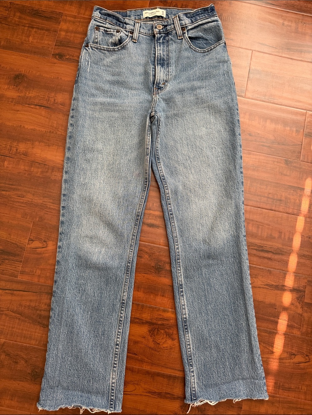 Abercrombie 90’s Straight High Rise Jeans